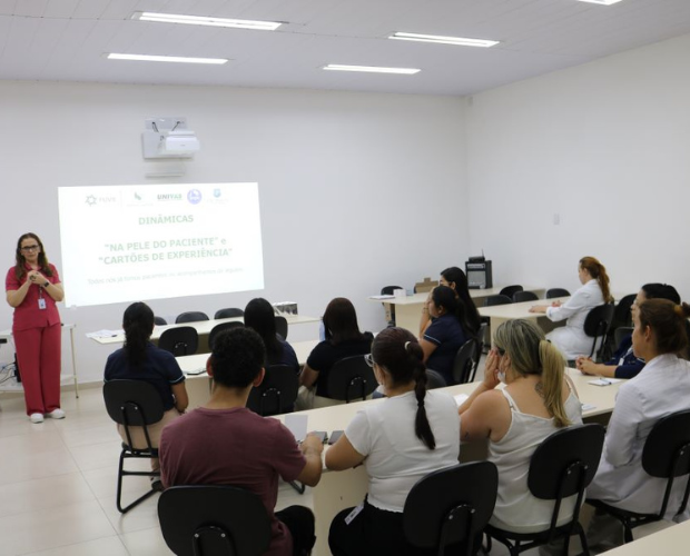 Colaboradores do CHSL participam de treinamento sobre atendimento humanizado